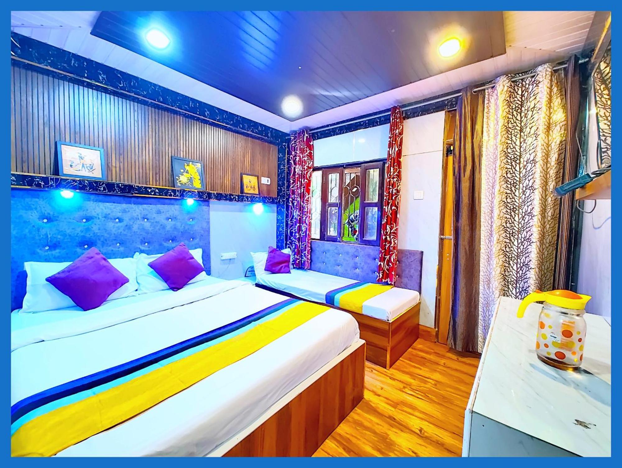 Flattiess ! Hotel Near Mall Road - Open Sitting Area On Terrace With Full Naini Lake View And Mountain Valley View - Wi Fi - Room Service Available - Top Rated Hotel Nainital Eksteriør billede